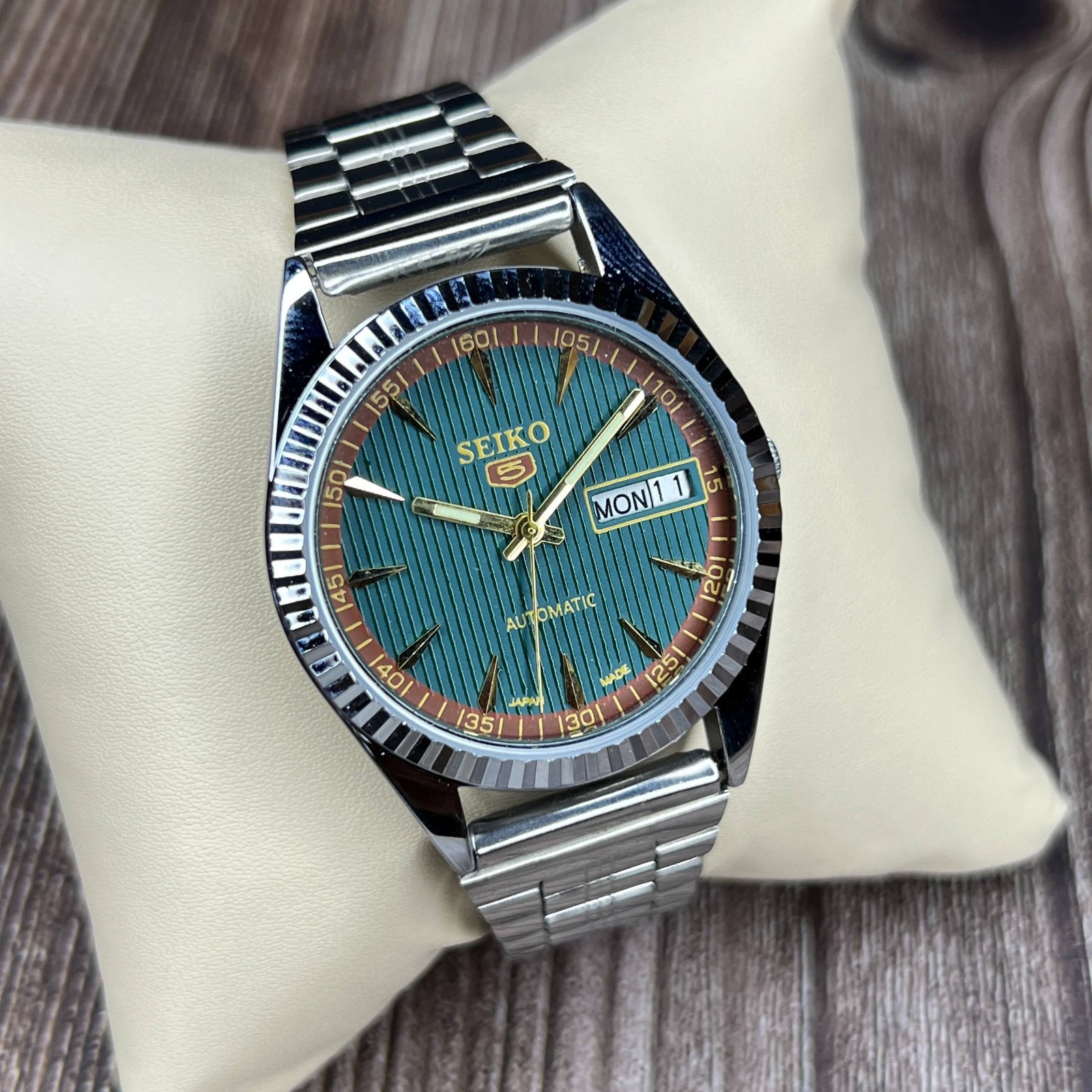 Vintage 1980s Seiko 5 Automatic, Green Dial,Day Date, Refurbished Made In Japan 