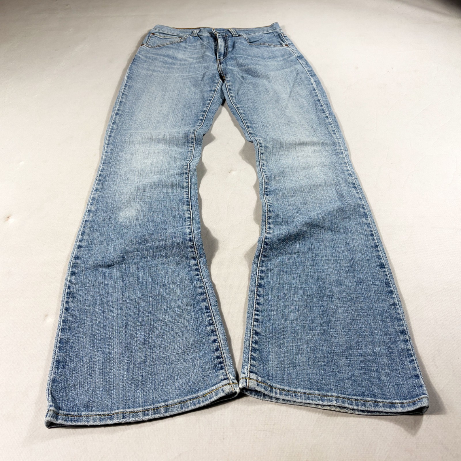 Vintage Levi\'s Jeans Women\'s 27 Blue Denim Mid-Rise Flared Leg Streetwear Y2K