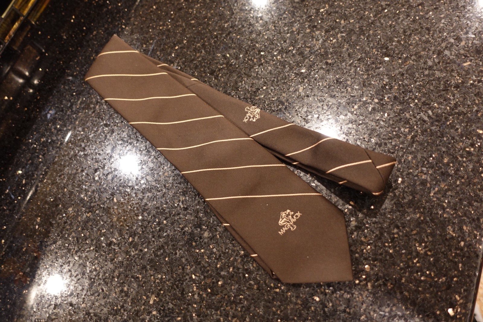 Vintage Odyssey maker of MAGNAVOX Electronic  arcade Video game EMPLOYEE TIE  A9