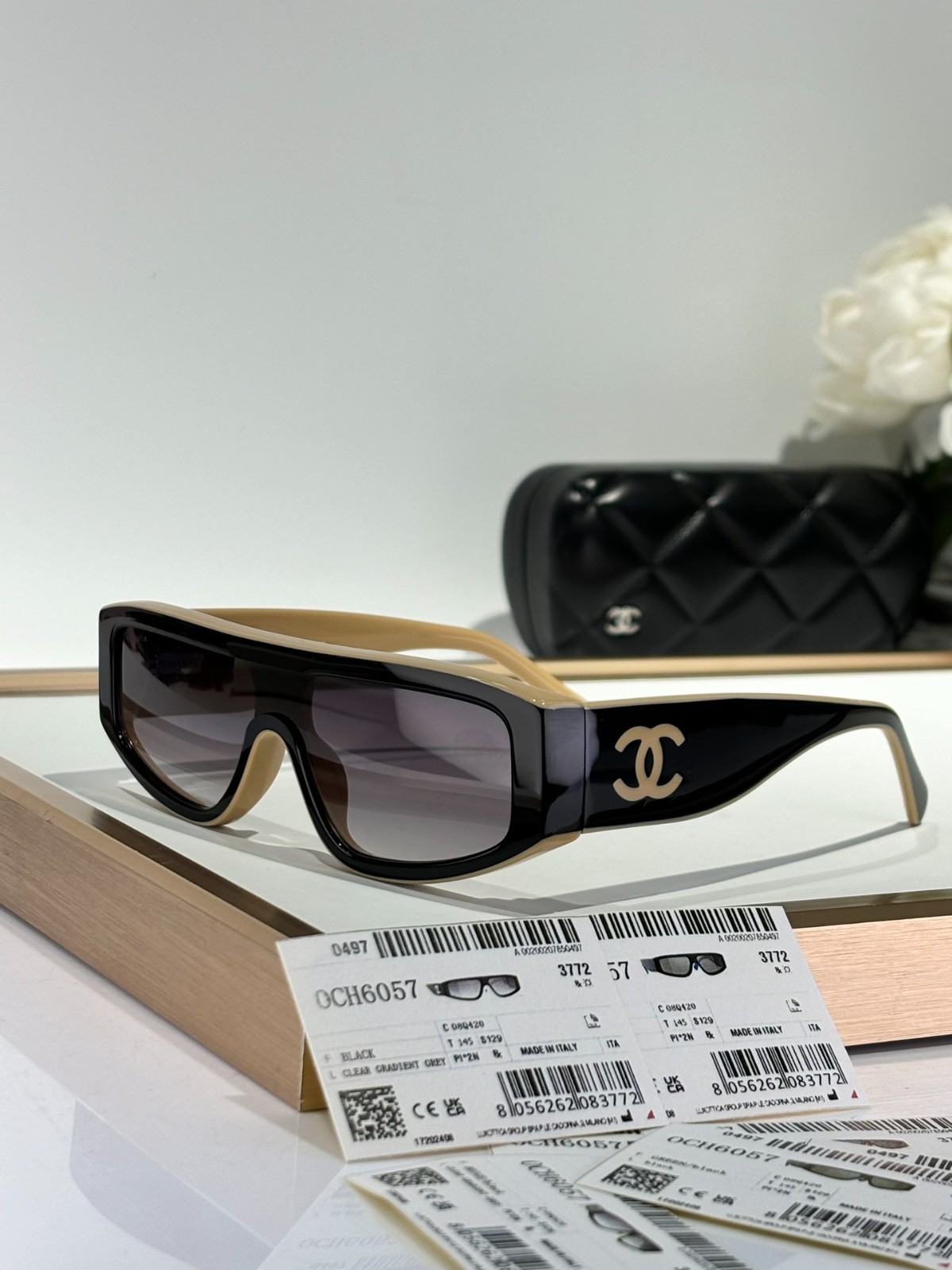 CHANEL CH6057 Black Rectangle Gray Gradient Sunglasses Gold Logo 129-145 Unisex CHANEL CH6057 Black Rectangle Gray Gradient Sunglasses Gold Logo 129-145 Unisex