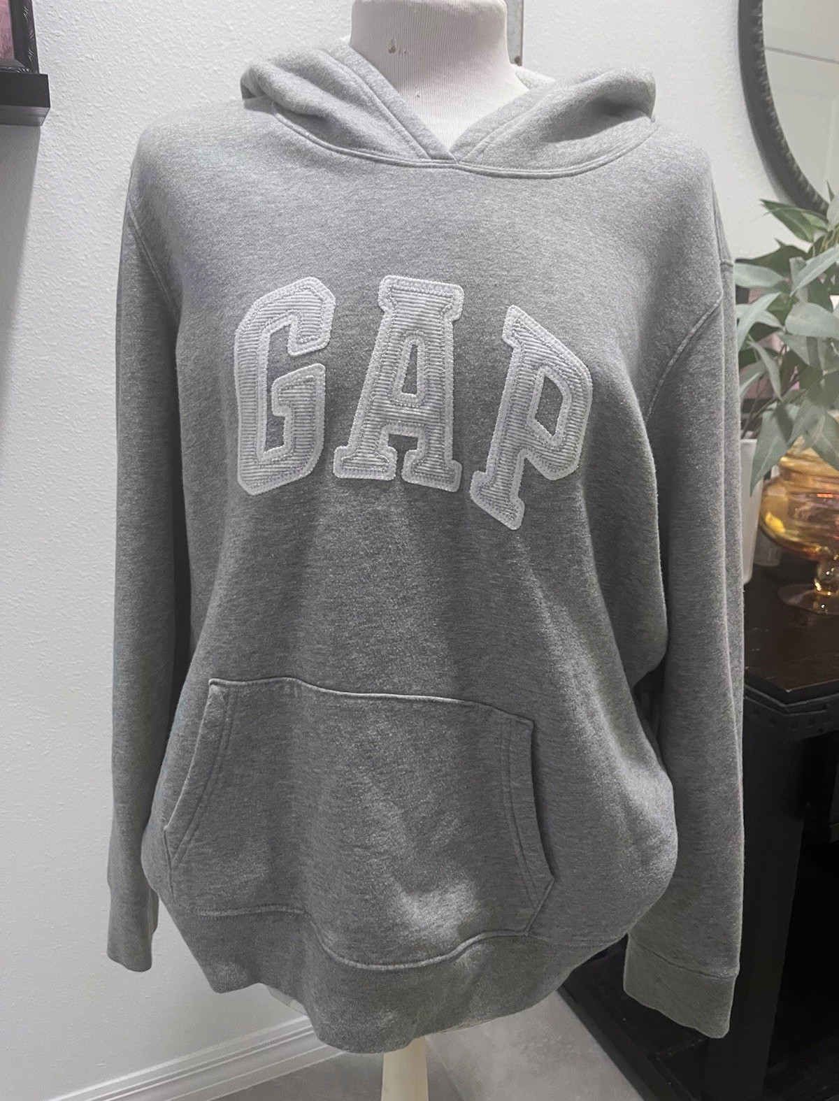 Gap  Pullover Hoodie w/ Pockets Embroidered Shimmer Logo Solid Gray XL