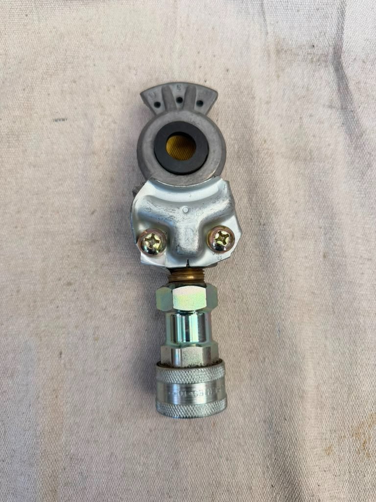 Bendix MS35746-1 Control Gladhand Air Brake Line Coupling w/ Eaton FD56 Fitting