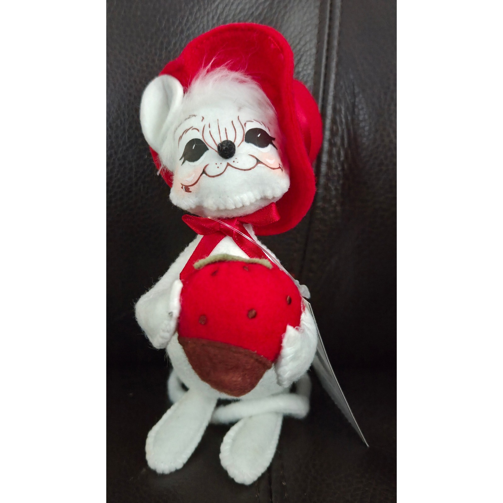Annalee 2009 Strawberry Mouse Red Hat Berry Sweet Collectible Valentine Vintage