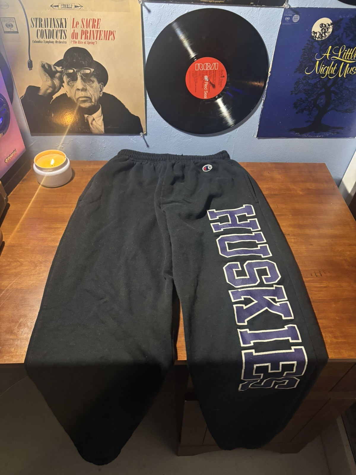 Champion UW Washington Huskies Sweatpants Size MENS MEDIUM Spell Out Logo Champion UW Washington Huskies Sweatpants Size MENS MEDIUM Spell Out Logo