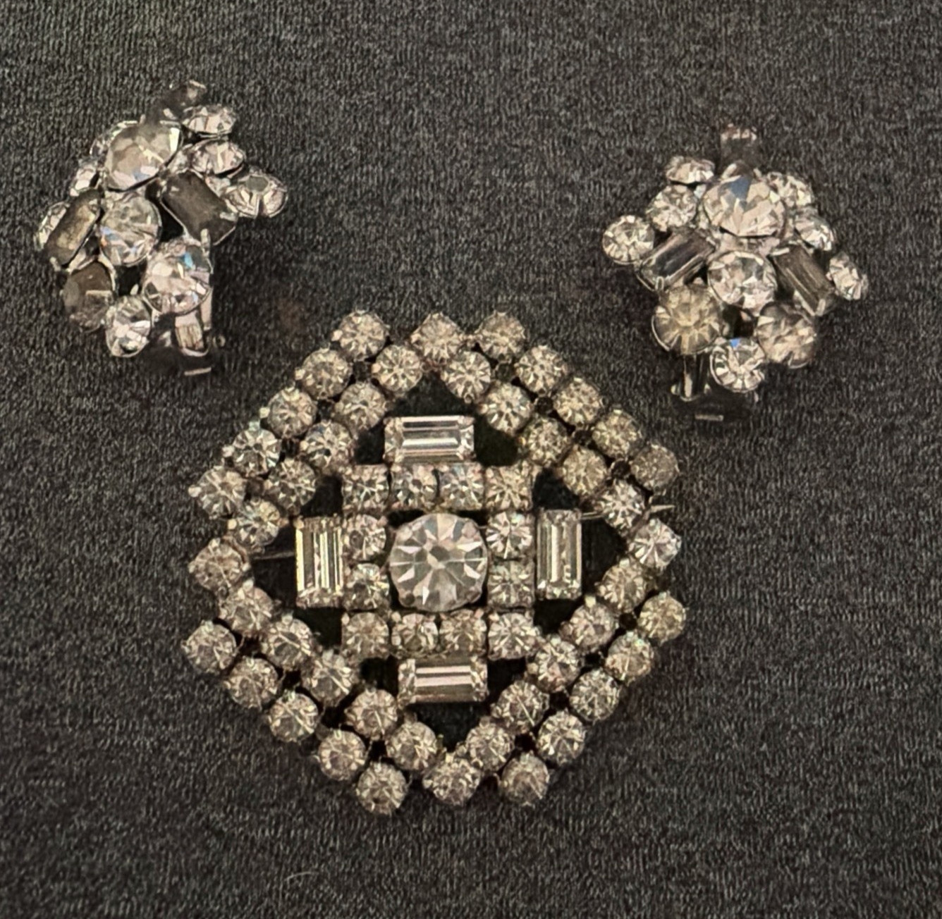 VTG KRAMER OF NEW YORK Clear Rhinestones Earrings & Pin Brooch Set SIGNED