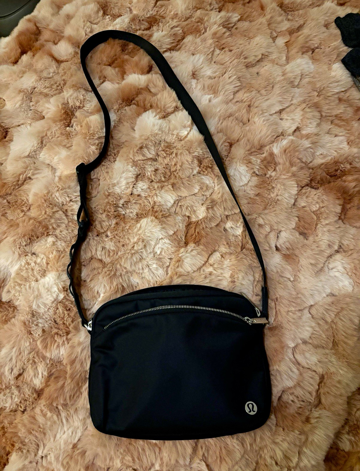 lululemon Black Small Crossbody Bag Adjustable Strap Zip Closure Unisex