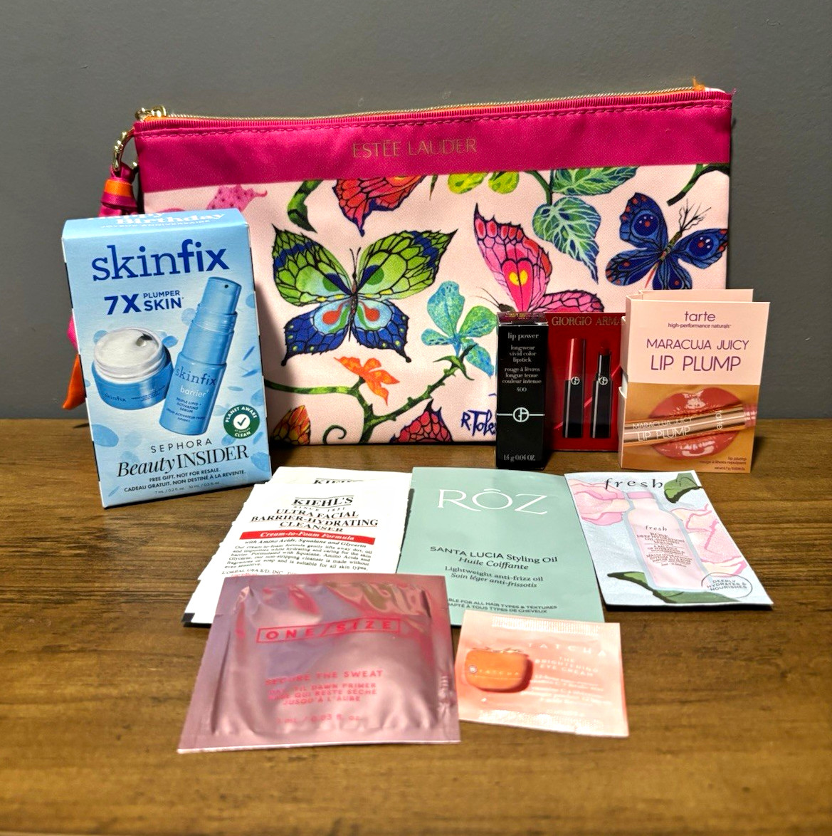 Estée Lauder 9pc Beauty Insider Set Nylon Cosmetic Bag, Lip Plumper, Cleanser Estée Lauder 9pc Beauty Insider Set Nylon Cosmetic Bag, Lip Plumper, Cleanser