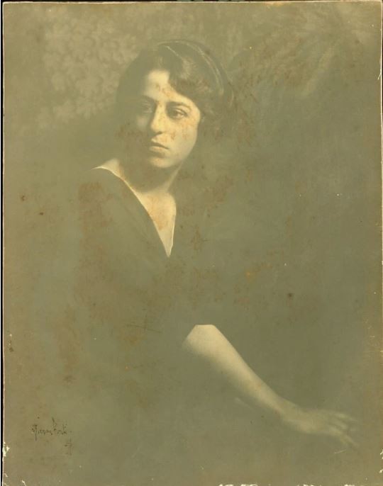 Original Photo GA183: Faded Vintage Portrait of a Beautiful & Lovely Young Woman Original Photo GA183: Faded Vintage Portrait of a Beautiful & Lovely Young Woman