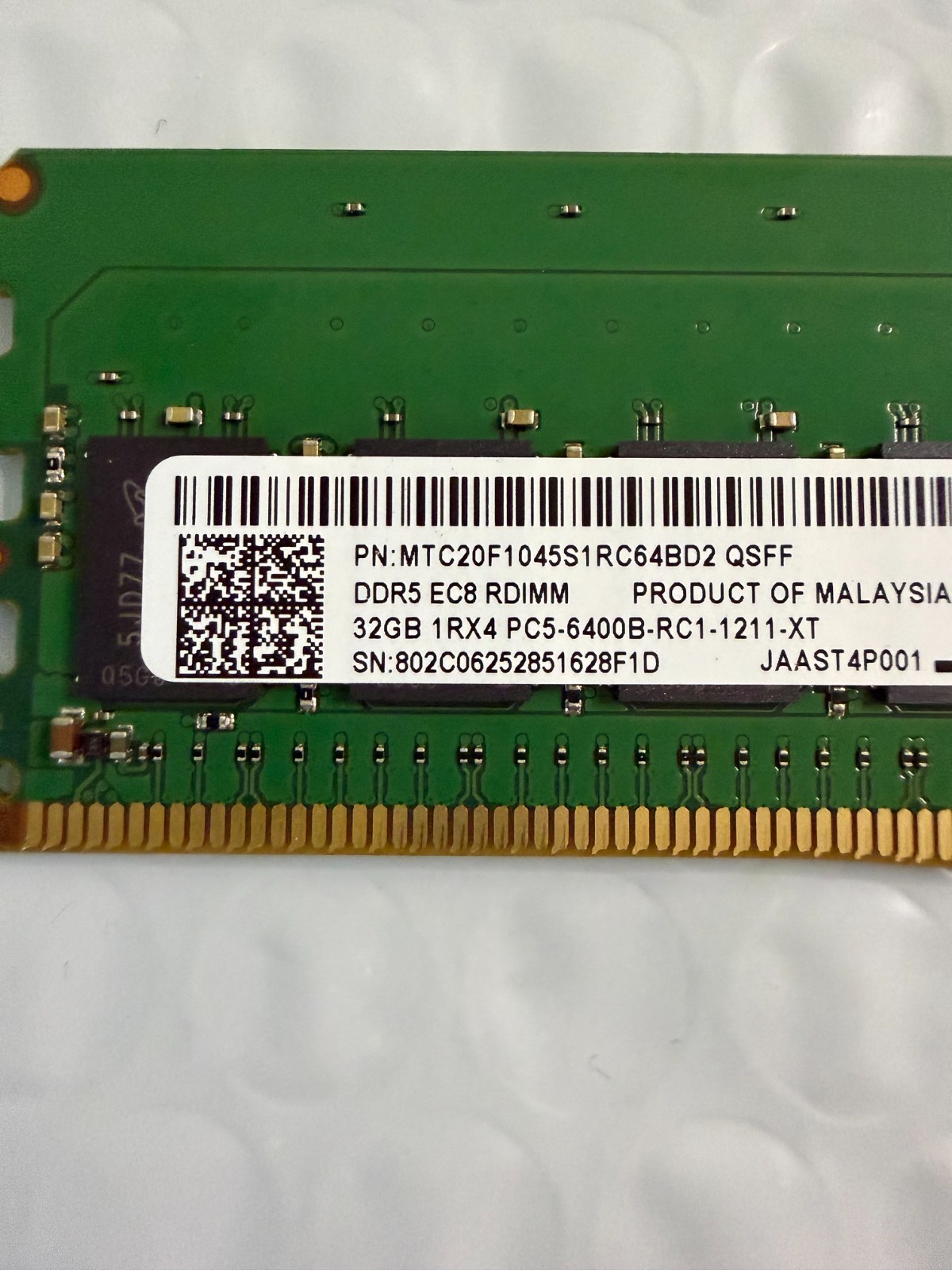 MTC20F1045S1RC64BD2 Micron 32GB PC5-51200 DDR5-6400MHz ECC 1Rx4 RDIMM Memory