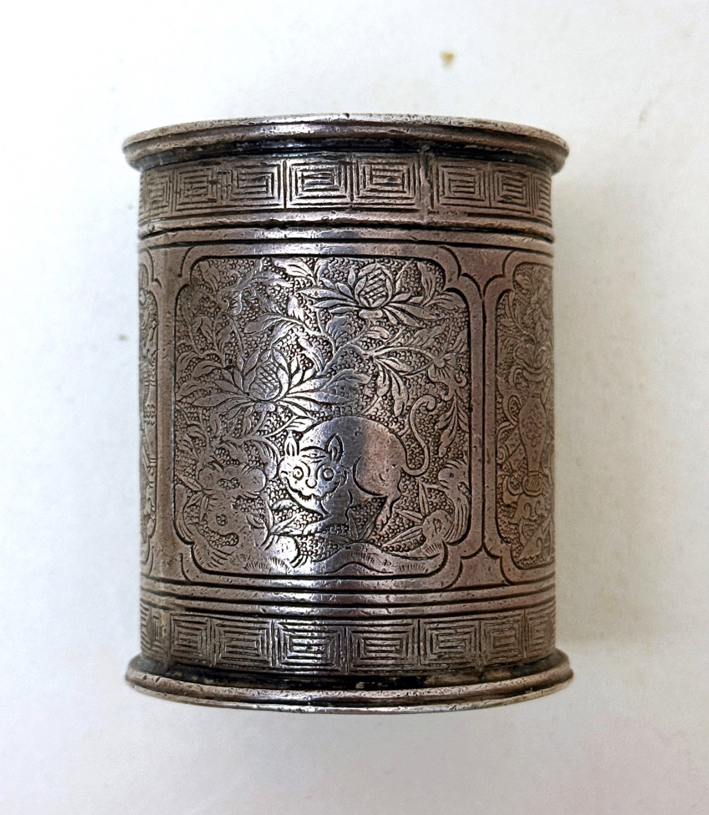 Fine antique 19th century Chinese cylindrical silver box and lid