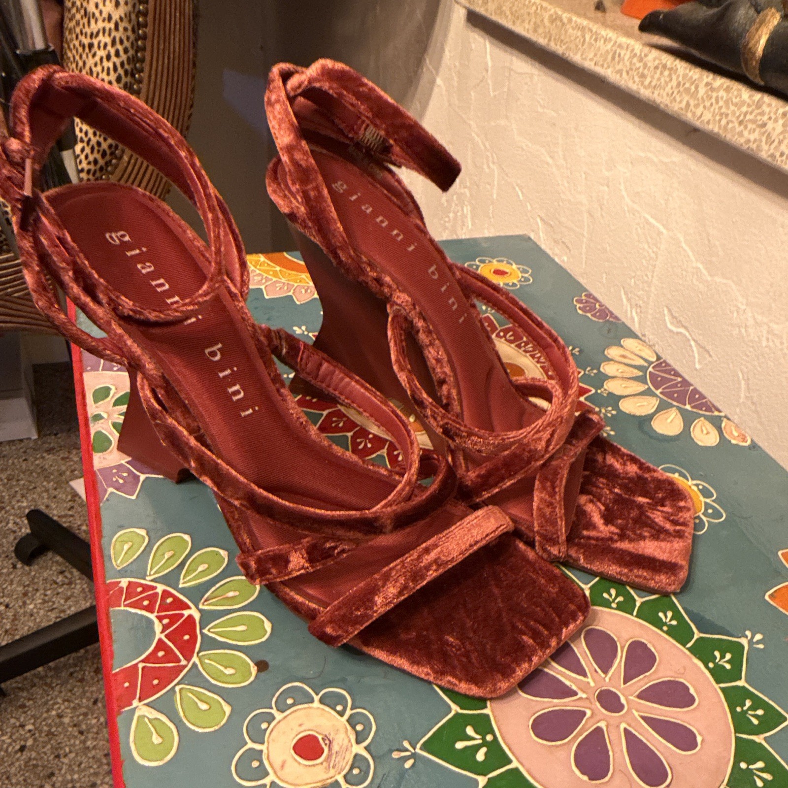 Gianni Bini Women\'s Burgundy Velvet Wedge Heels Size 8M New No Box Gianni Bini Women\'s Burgundy Velvet Wedge Heels Size 8M New No Box