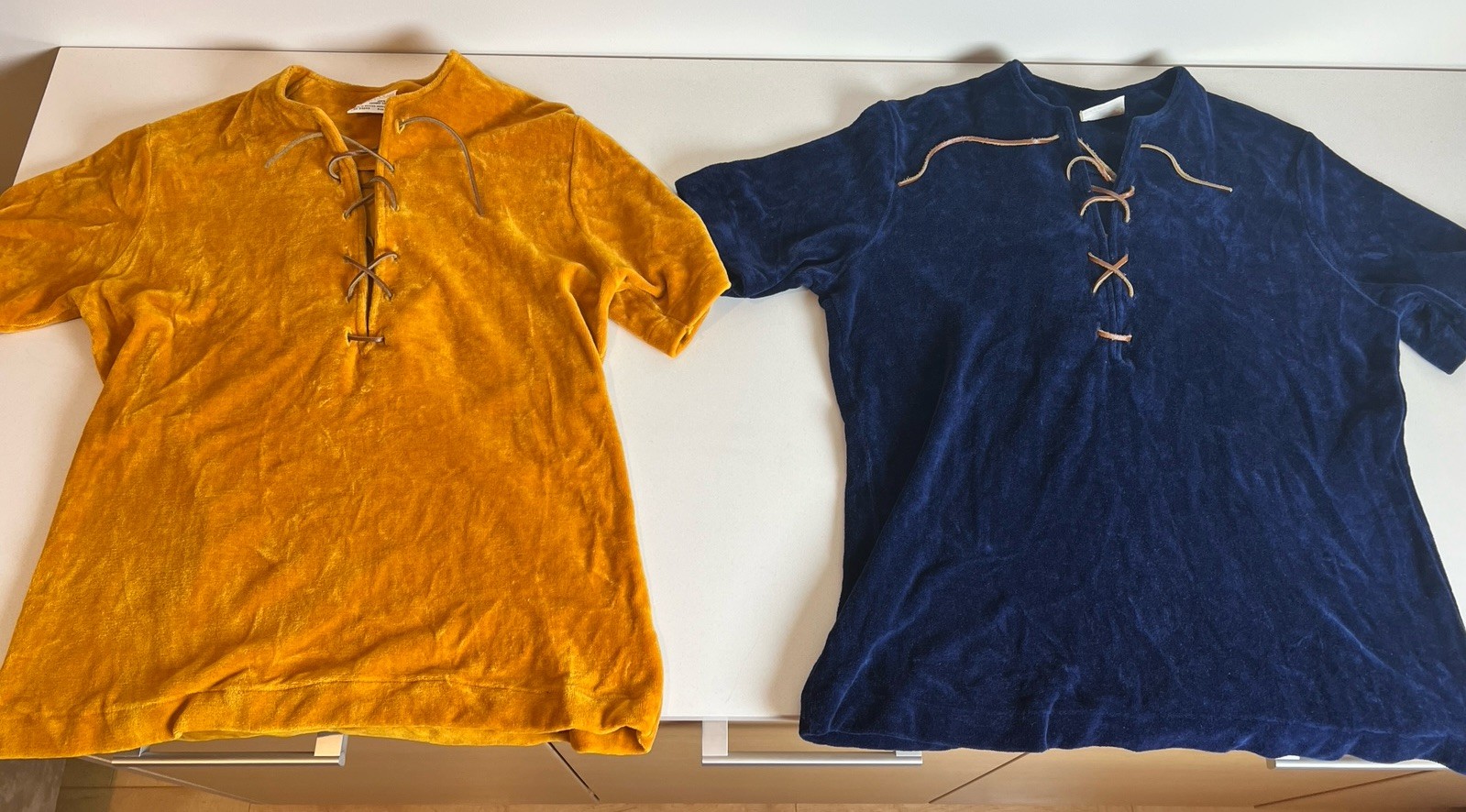 2 True Vintage Men’s Medieval Renaissance Lace Up Halloween Costume Shirts L