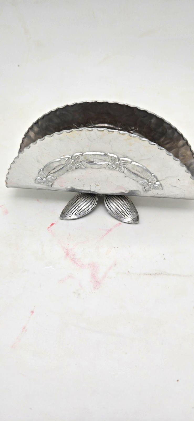 Vintage Hammered Aluminum Floral Decorative Napkin Holder Stand Vintage Hammered Aluminum Floral Decorative Napkin Holder Stand