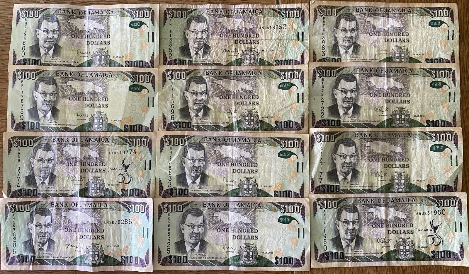 12 Jamaica 100 Dollars Banknotes - 12 x 100 JMD Jamaican Vintage Older Dollar