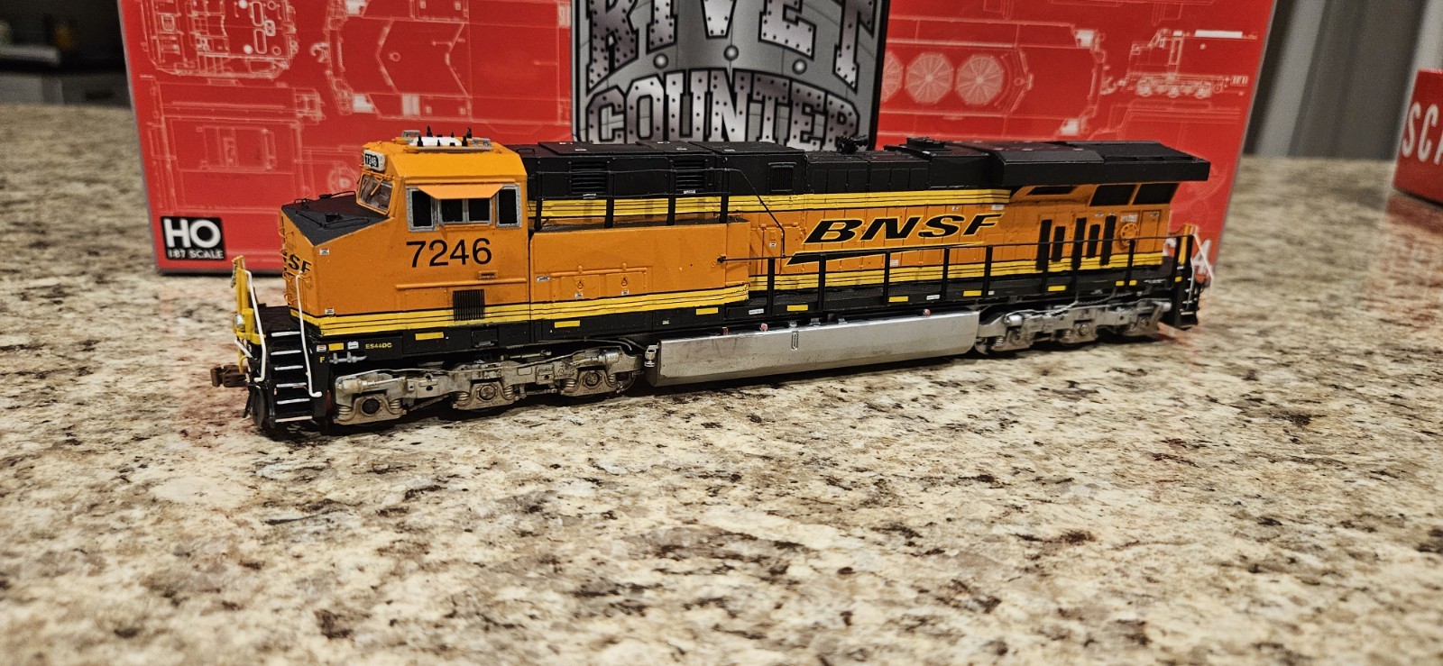 ScaleTrains HO Scale BNSF ES44DC #7246 DCC NON SOUND EQUIPPED Custom Build READ ScaleTrains HO Scale BNSF ES44DC #7246 DCC NON SOUND EQUIPPED Custom Build READ