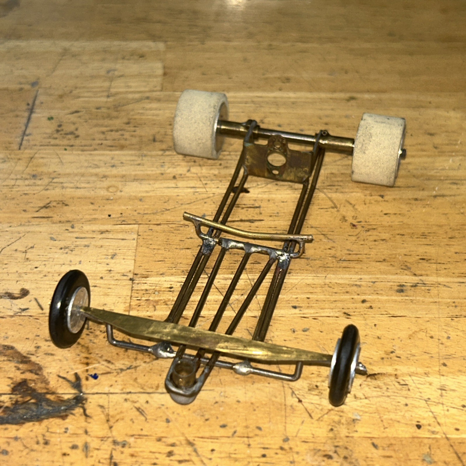 Vintage 1/24 scale slot car chassis looks custom built