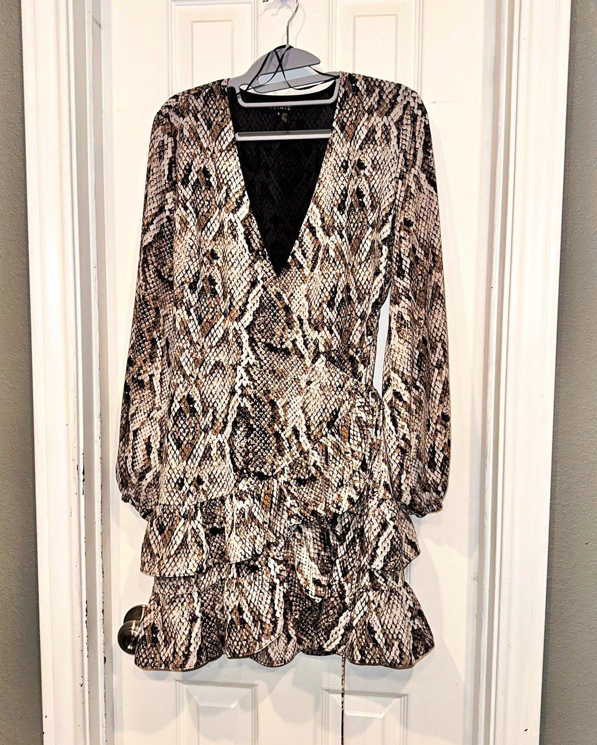1.STATE Snake Animal Print V-Neck Tiered Ruffle Mini Dress 6 Beige Black 1.STATE Snake Animal Print V-Neck Tiered Ruffle Mini Dress 6 Beige Black