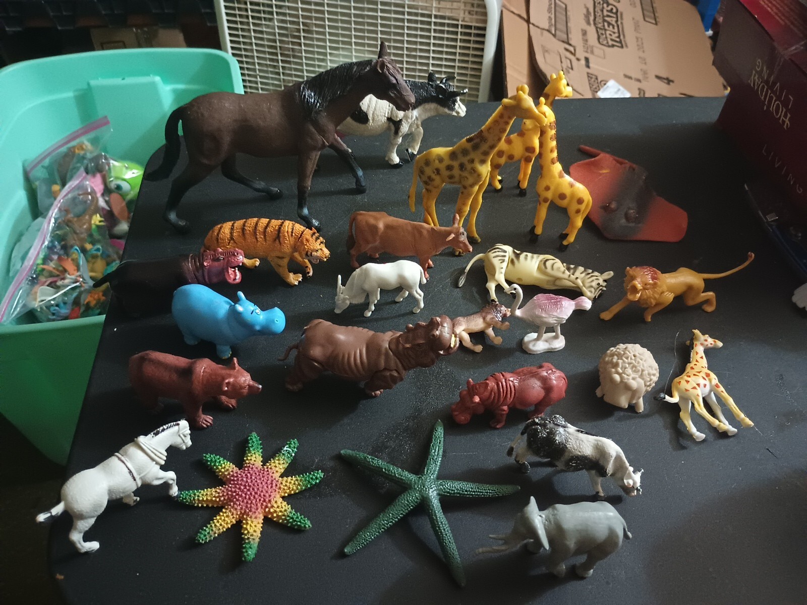 Miniature Vintage Plastic toy Lion\'s Tiger Cows Horses Hipposarge Lot Mixed