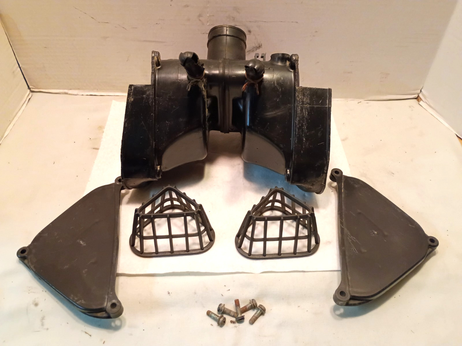 1979 Yamaha YZ 100 YZ 125 Airbox cage cover 2K5 1979 Yamaha YZ 100 YZ 125 Airbox cage cover 2K5