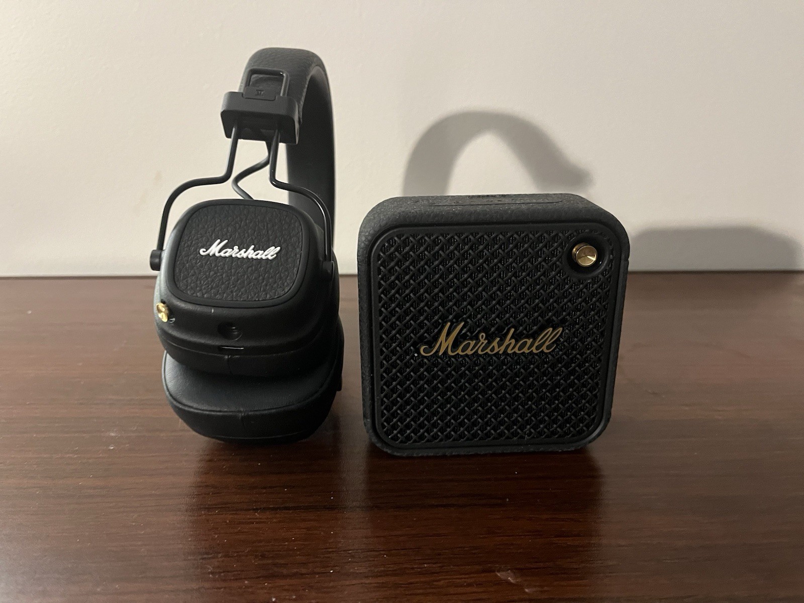 Marshall Black Major V Headphones, Willen II Portable Speaker Bundle Marshall Black Major V Headphones, Willen II Portable Speaker Bundle