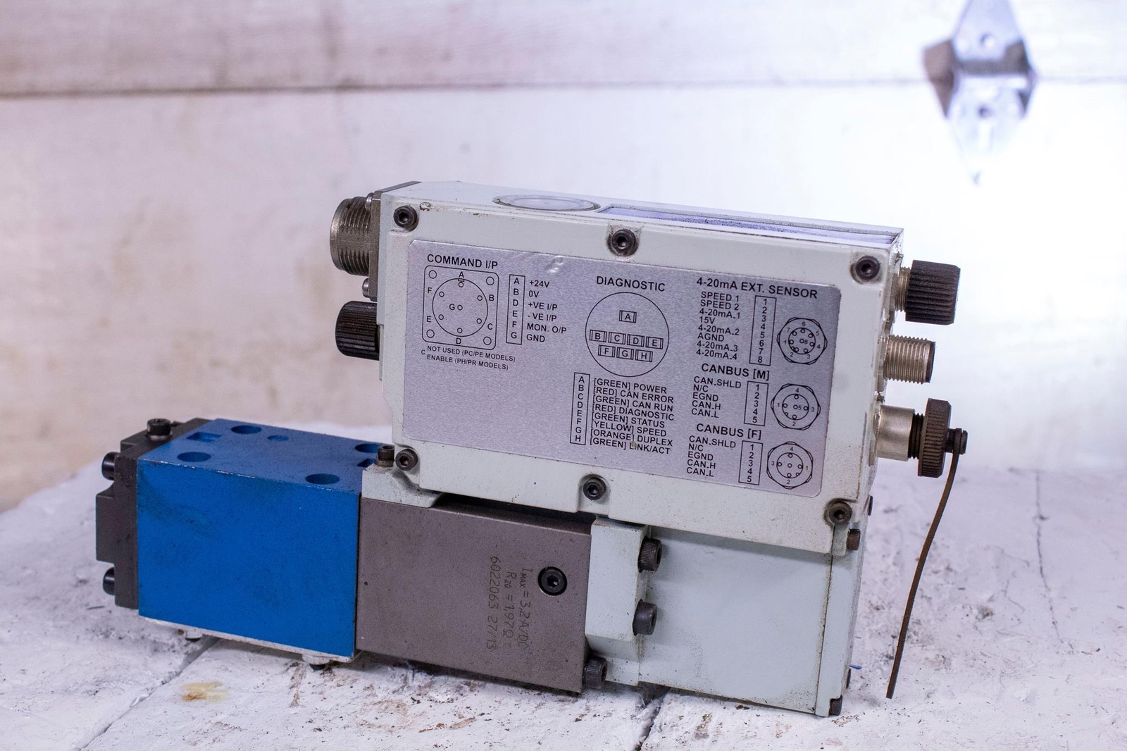 Eaton Axis Pro KBS2D64V 3 92L 12 MI F1 PEZ H8 10 CO A VSC 10 Proportional Valve Eaton Axis Pro KBS2D64V 3 92L 12 MI F1 PEZ H8 10 CO A VSC 10 Proportional Valve