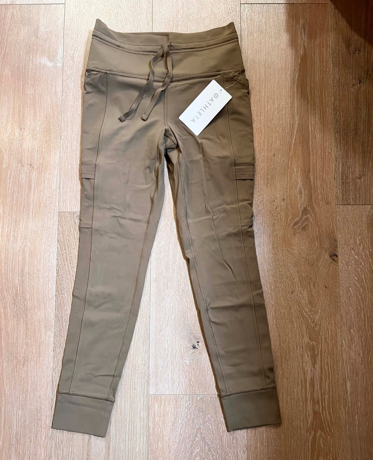 NWT $109 Athleta salutation stash cargo tight leggings clay tan medium M NWT $109 Athleta salutation stash cargo tight leggings clay tan medium M
