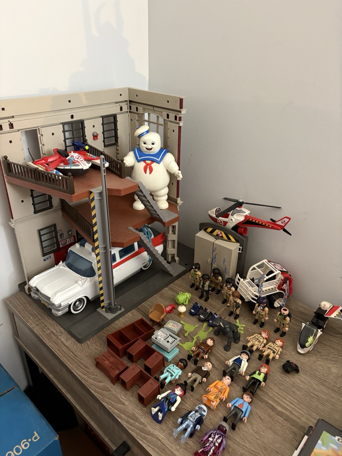 Playmobil Ghostbusters Lot Firehouse 9219 Ecto-1 9220 Stay Puft Figures Vehicles