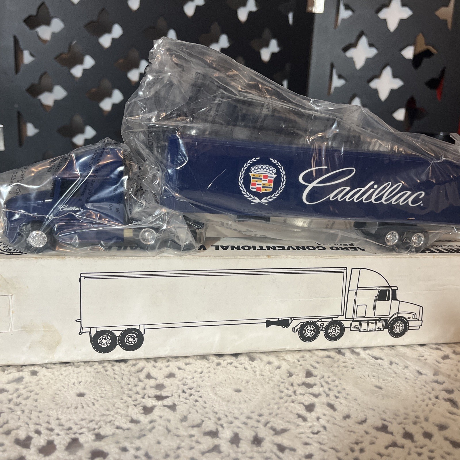 1993 ERTL WhiteGMC Aero Conventional Trailer 1/64 Die-Cast RARE Cadillac #T057 1993 ERTL WhiteGMC Aero Conventional Trailer 1/64 Die-Cast RARE Cadillac #T057