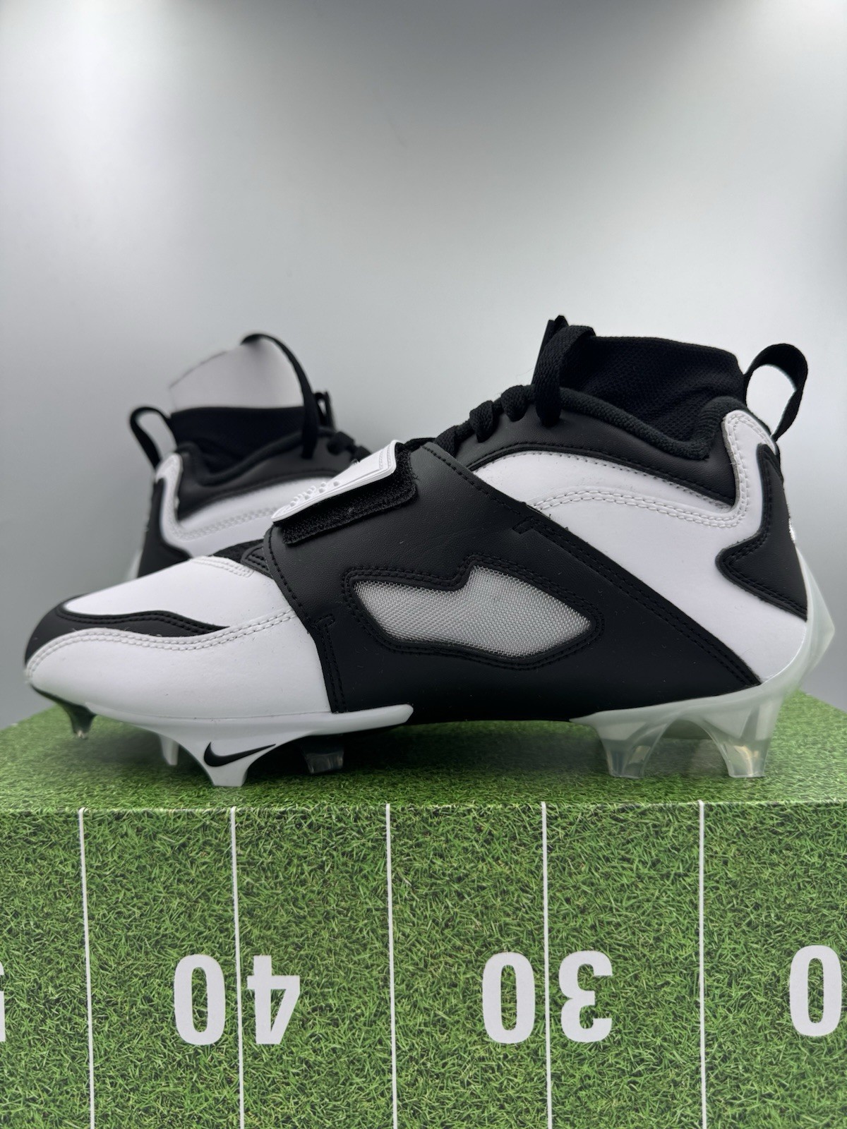 Nike Diamond Turf 93 TD White Black HF5298-101 Size 7.5 Nike Diamond Turf 93 TD White Black HF5298-101 Size 7.5