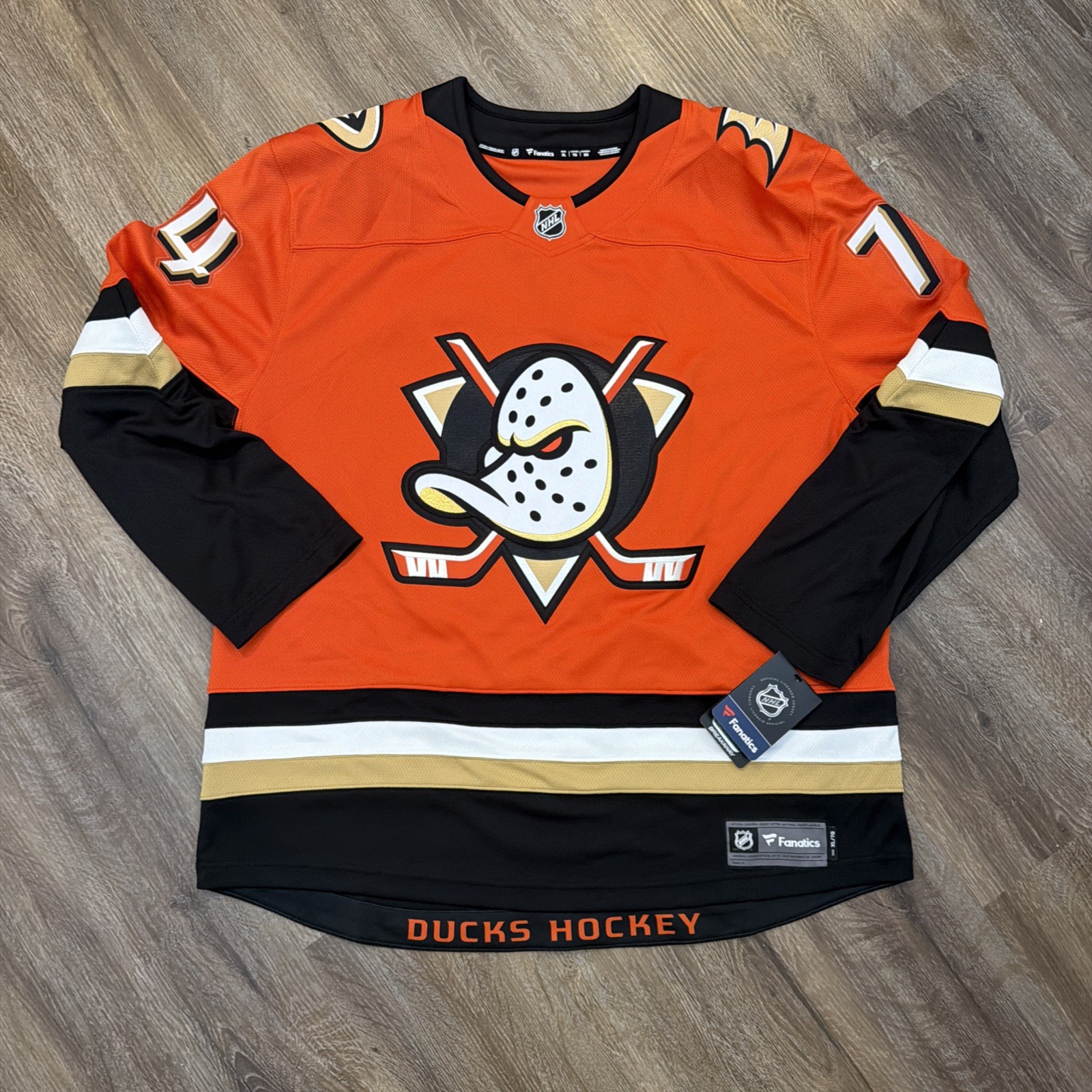 Anaheim Ducks Jersey XL Men’s Carlson Orange NWT Anaheim Ducks Jersey XL Men’s Carlson Orange NWT