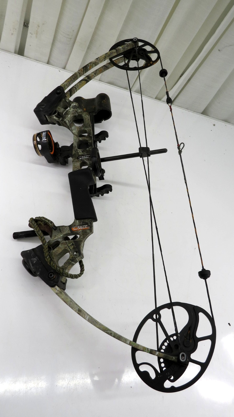 Mathews Mission Craze Compound Bow RH W/Site, Whisker Biscuit & Quiver