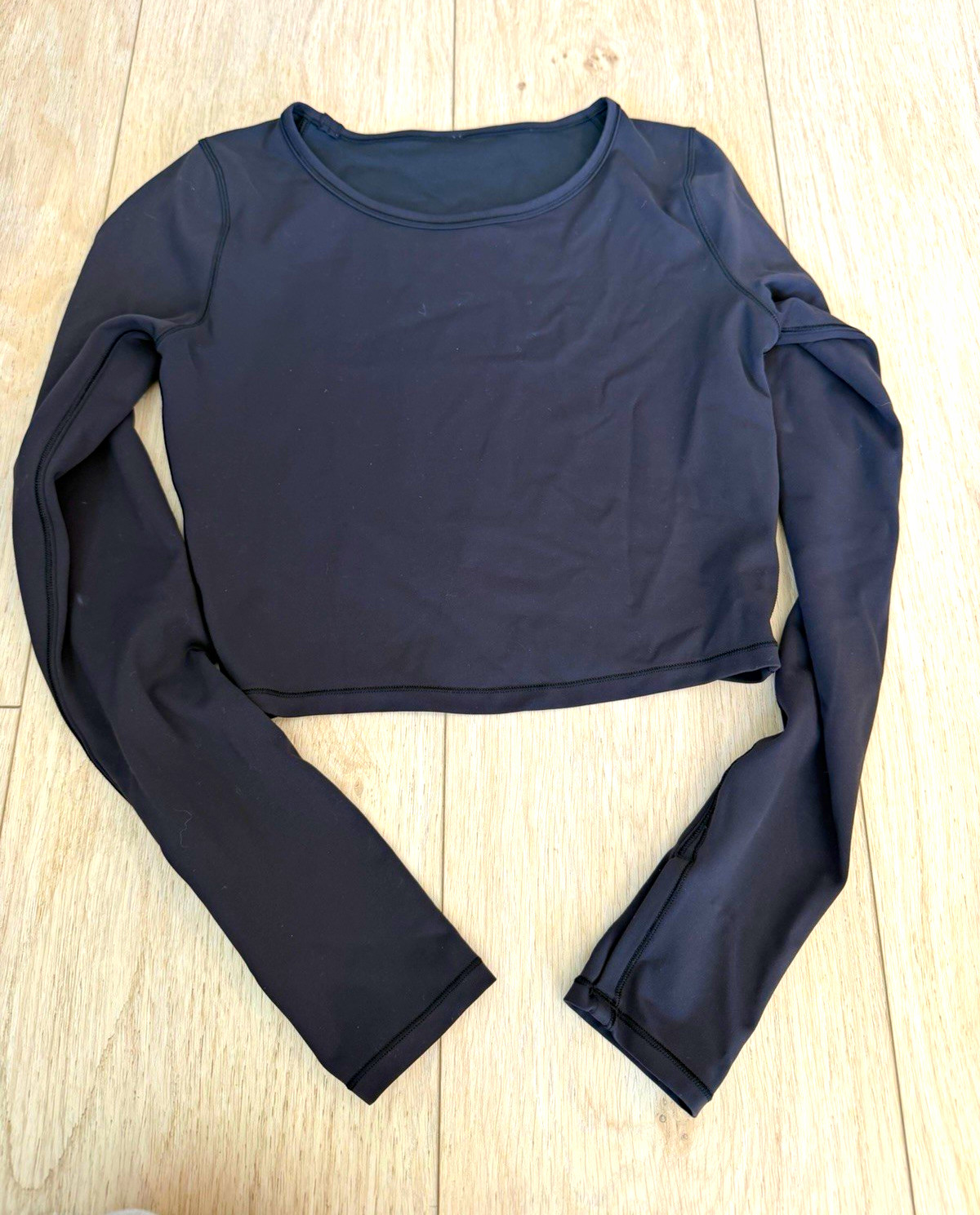 Lululemon Women\'s Black Cropped Long Sleeve Scoop Neck Stretch Top Size 6