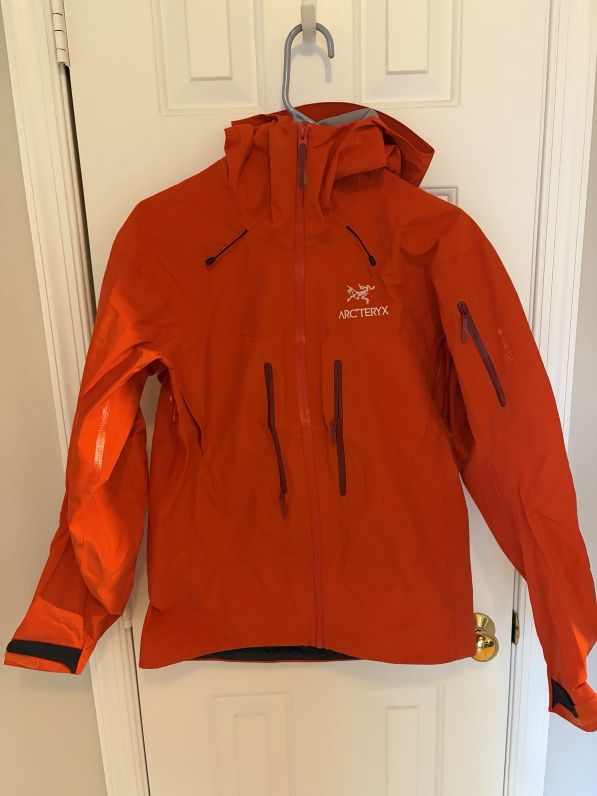 Arcteryx Alpha SV Orange Ski Waterproof Jacket Mens Size Medium G2U Arcteryx Alpha SV Orange Ski Waterproof Jacket Mens Size Medium G2U
