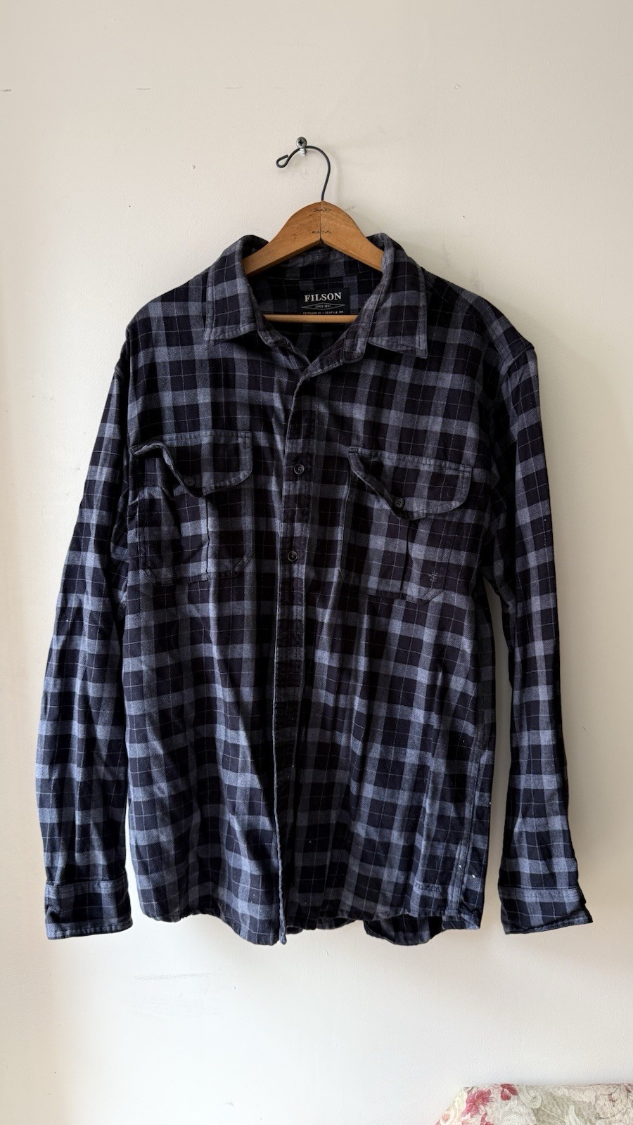 Filson Men\'s Lightweight Alaskan Guide Shirt Size Large Filson Men\'s Lightweight Alaskan Guide Shirt Size Large