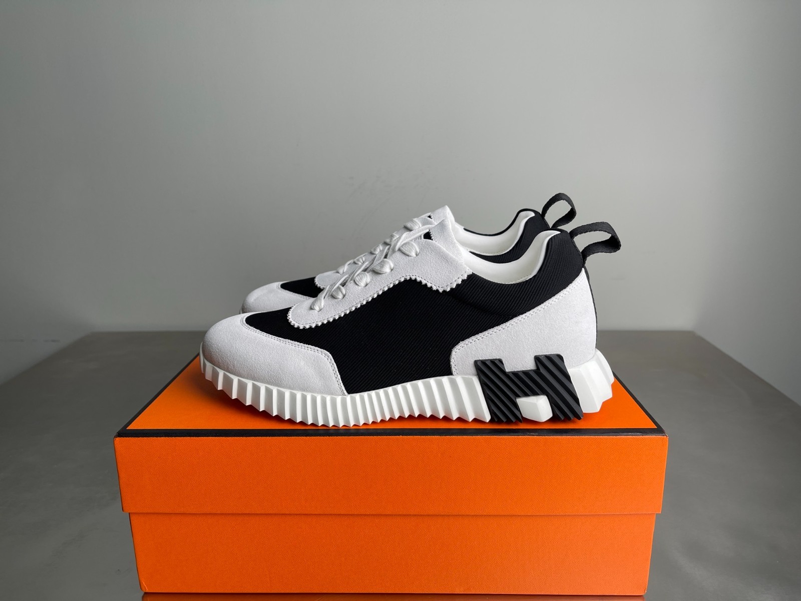 Men Hermes Bouncing Sneakers Black White Suede Canvas Casual Shoes Men Hermes Bouncing Sneakers Black White Suede Canvas Casual Shoes