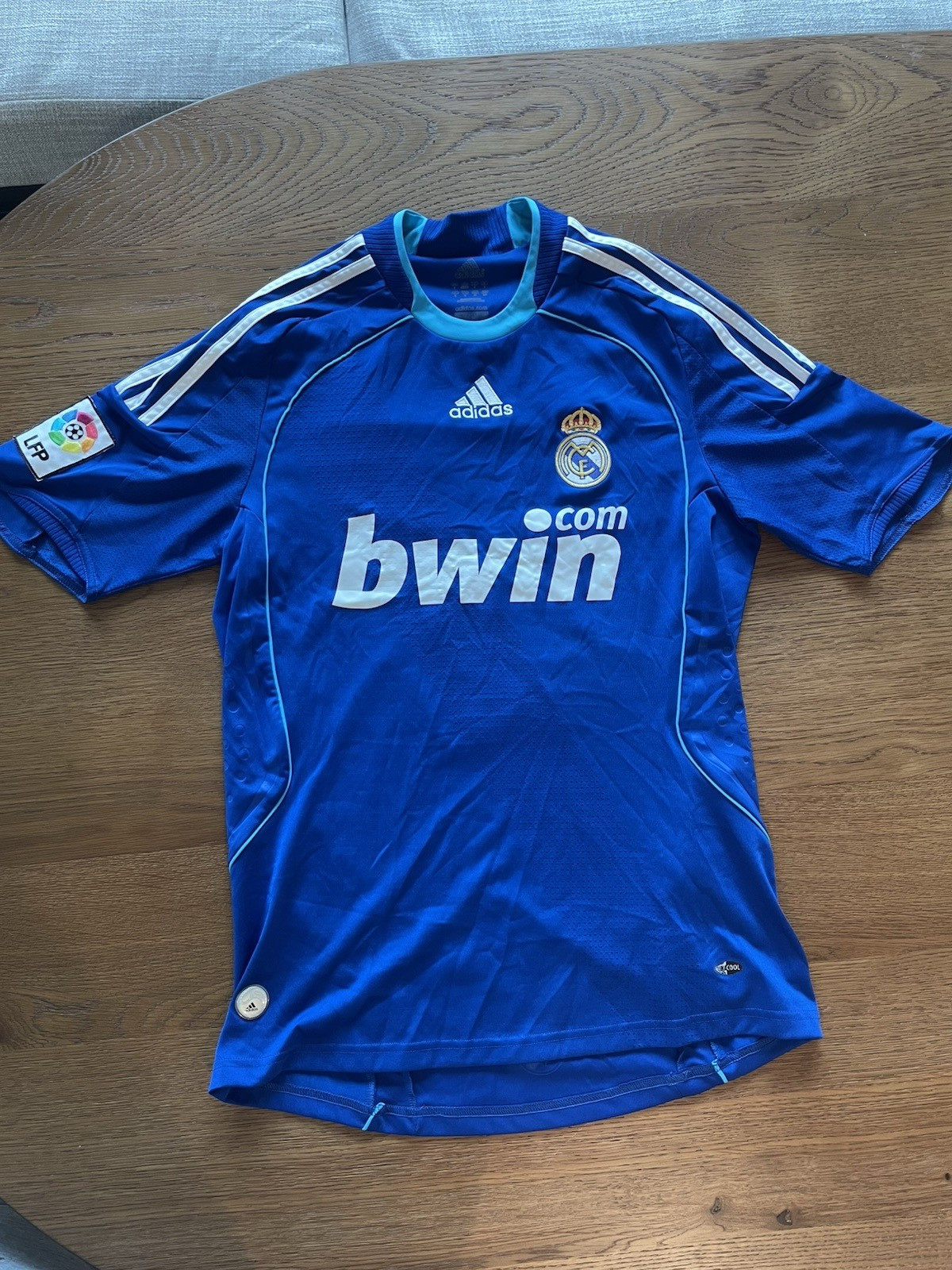 adidas Real Madrid 2008-09 Lassana Diarra #6 Blue/White Jersey Men’s Size S adidas Real Madrid 2008-09 Lassana Diarra #6 Blue/White Jersey Men’s Size S