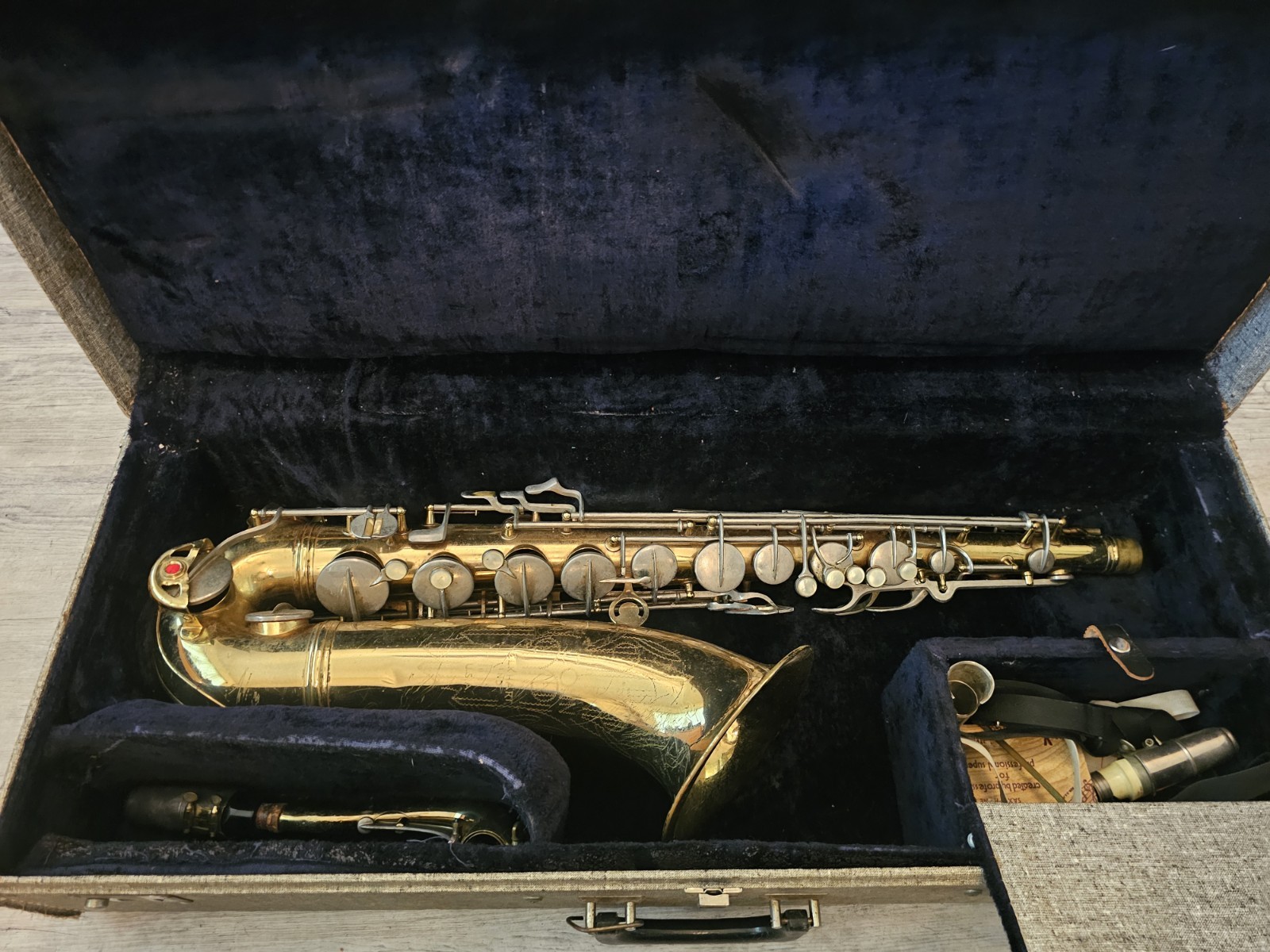 1965 CONN 10M Gold Tenor Saxaphone w/ Original Storage Case Elkhart Indiana Vtg