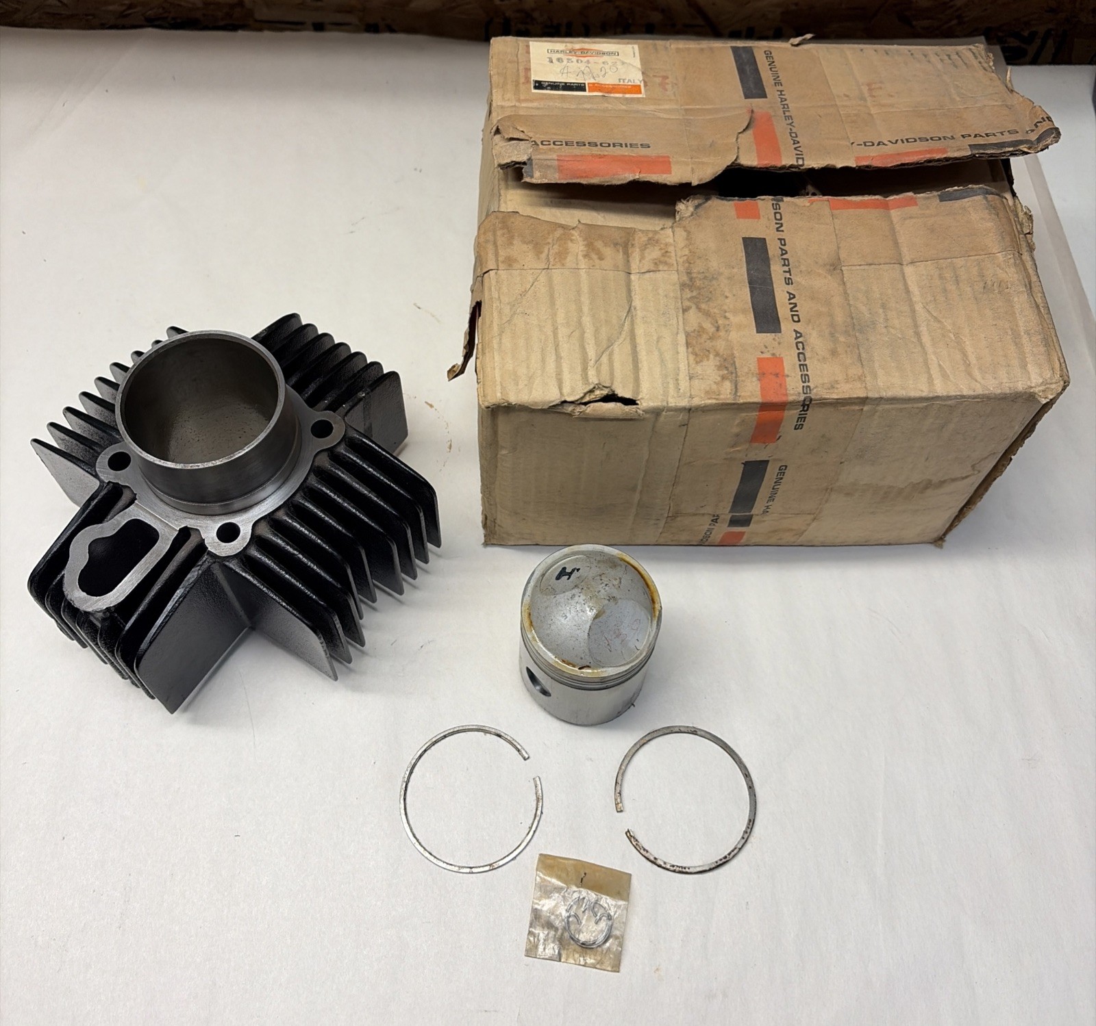 Harley Aermacchi 1961-1966 SPRINT C, H, NOS Cylinder & Piston Assembly A3 Harley Aermacchi 1961-1966 SPRINT C, H, NOS Cylinder & Piston Assembly A3