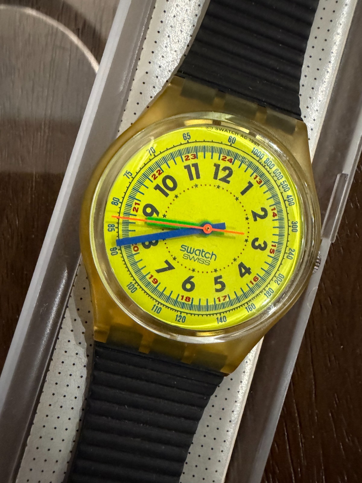 Vintage 1989 Swatch Lemon Iceberg GK116 Neon Yellow Dial Box Papers Running READ Vintage 1989 Swatch Lemon Iceberg GK116 Neon Yellow Dial Box Papers Running READ