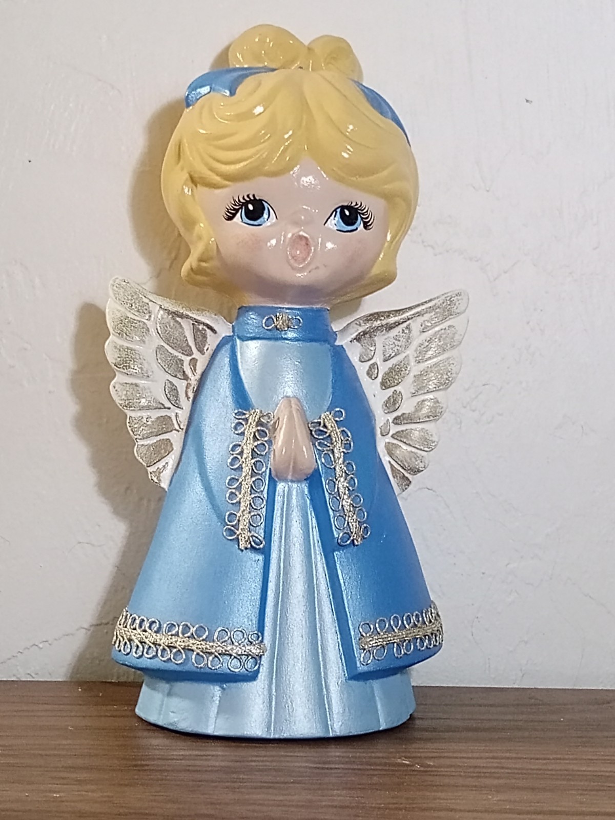 Vintage Big Eye Praying Angel Figurine Blue Silver Wings Blonde 8\