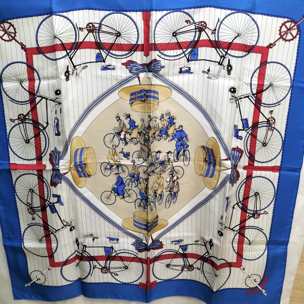 HERMES Carre 90 Scarf Excellent Condition Silk 100%
