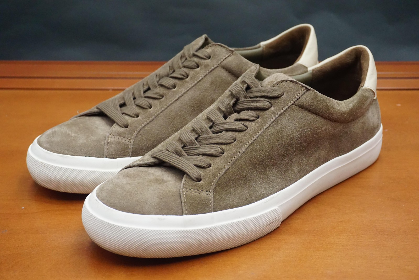 Vince Fulton Mens 9 US Brown Suede Lace Up Leather Lined Low Top Casual Sneakers