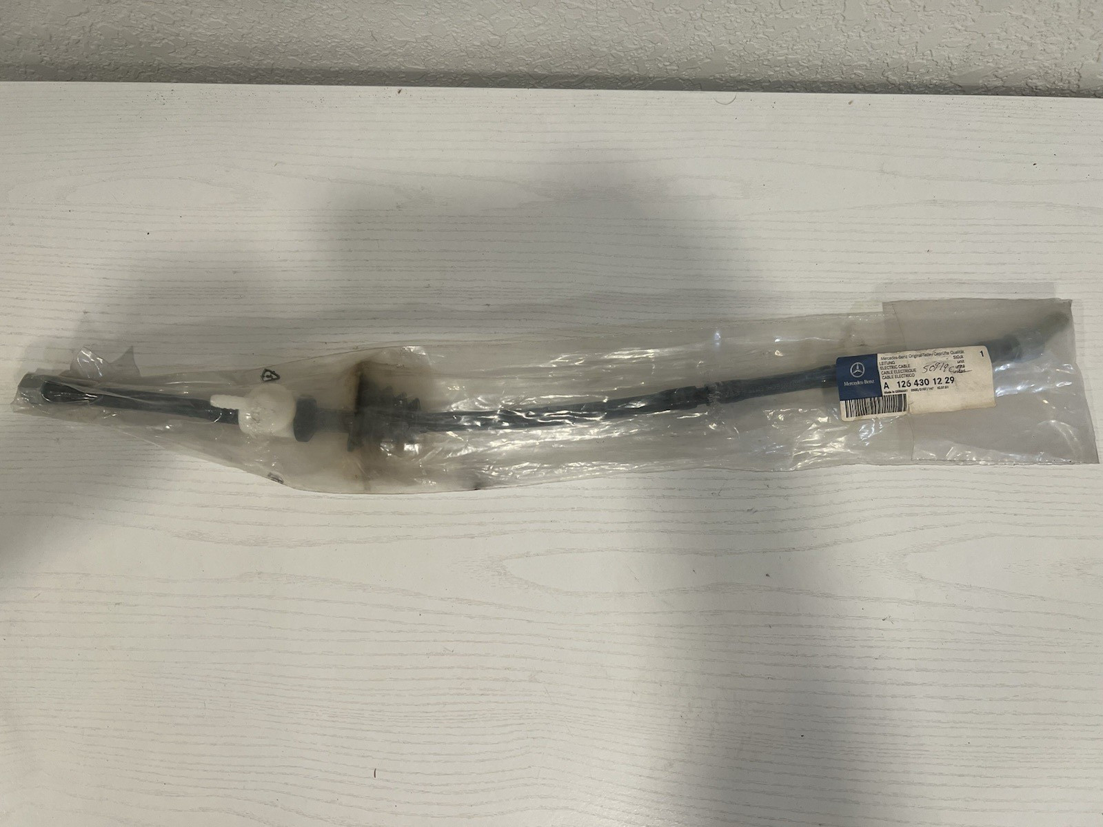 Genuine Mercedes Brake Booster Vacuum Hose 126-430-12-29 NOS 1979-85 W126 300SD Genuine Mercedes Brake Booster Vacuum Hose 126-430-12-29 NOS 1979-85 W126 300SD