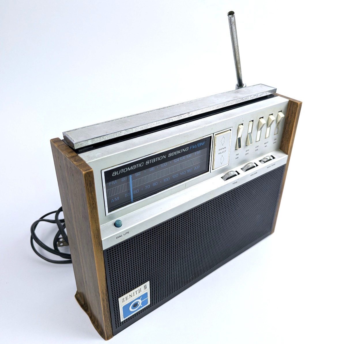 AS-IS Vtg Zenith RB-77T Automatic Station Seeking Portable AM/FM Radio AS-IS Vtg Zenith RB-77T Automatic Station Seeking Portable AM/FM Radio