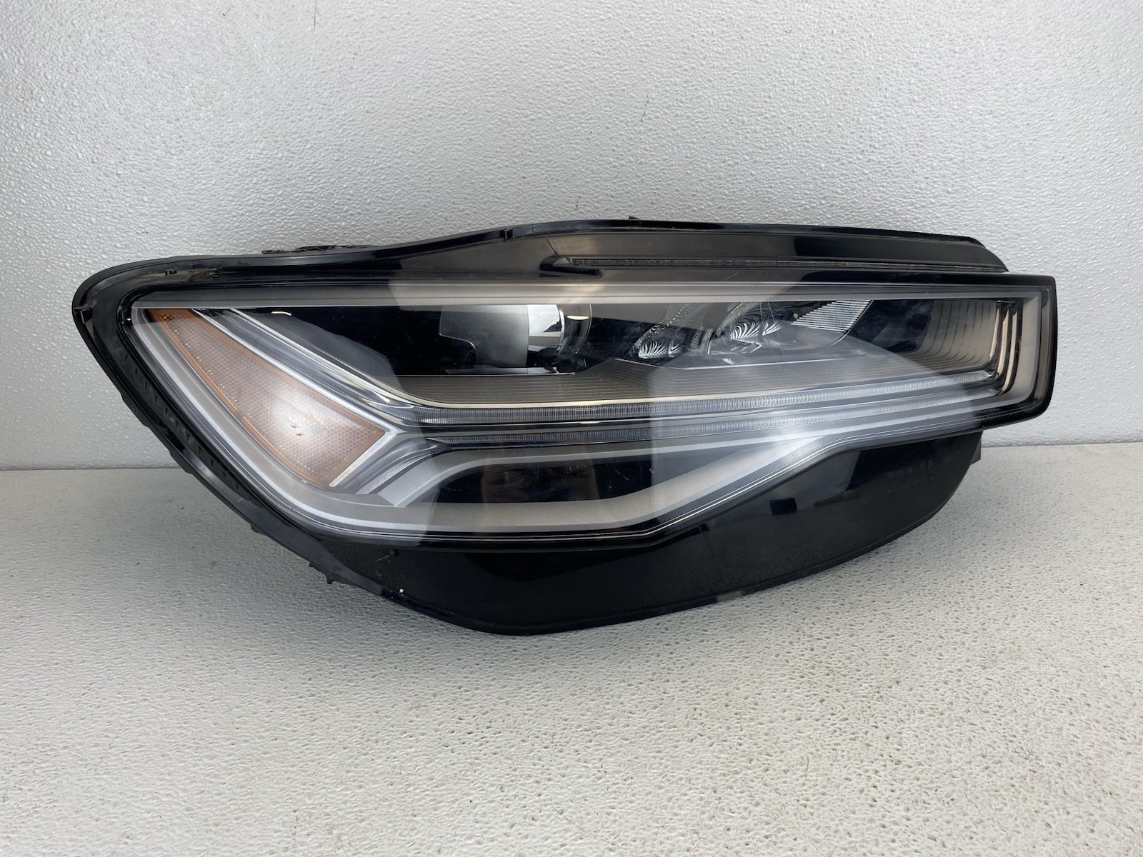 2016-2018 Audi A6 S6 LED Headlight Right Passenger Side OEM 4G0.941.034