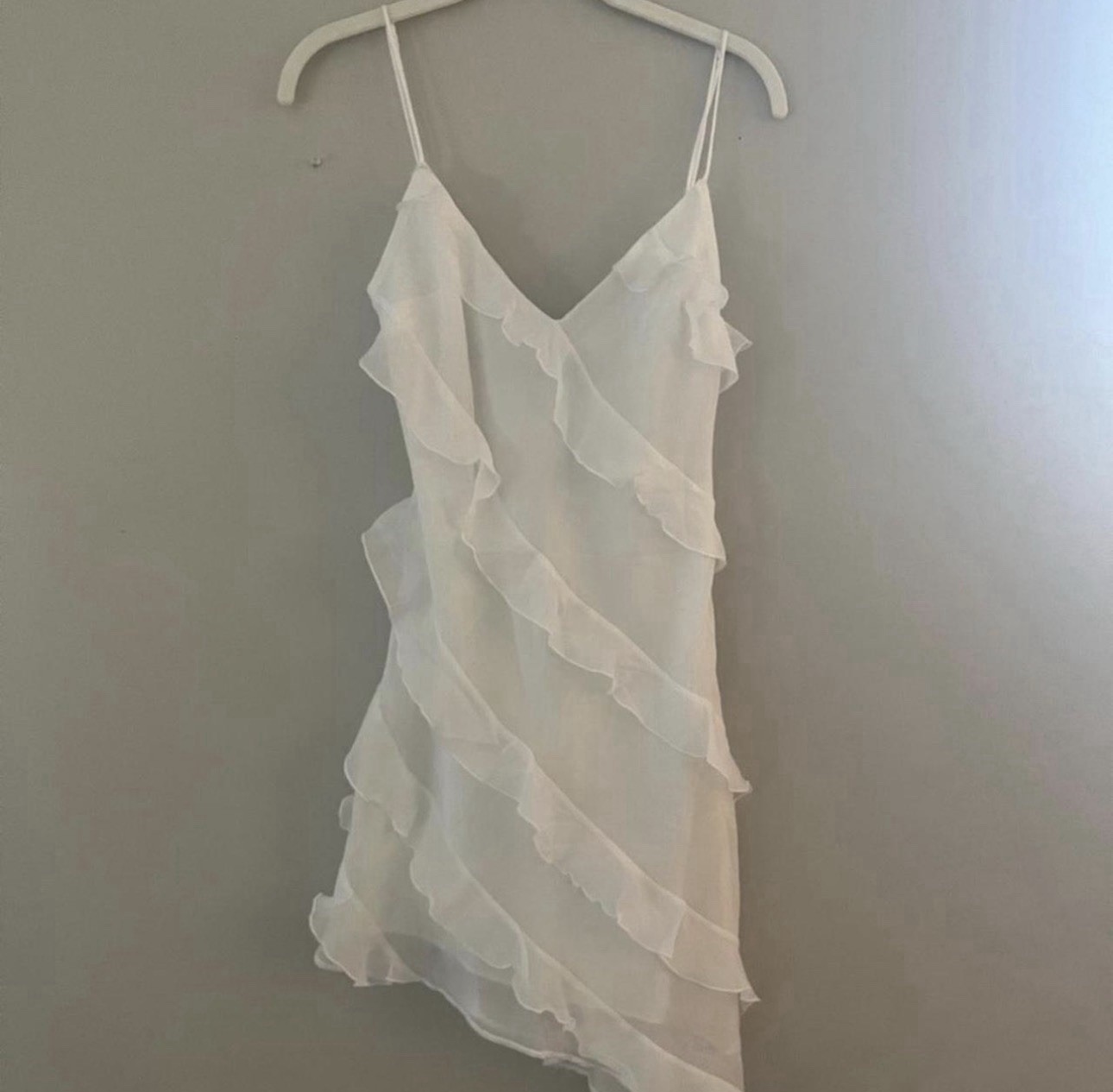 NWT Abercrombie & Fitch Women’s 2XS White Chiffon V-Neck Ruffle Chemise NWT Abercrombie & Fitch Women’s 2XS White Chiffon V-Neck Ruffle Chemise