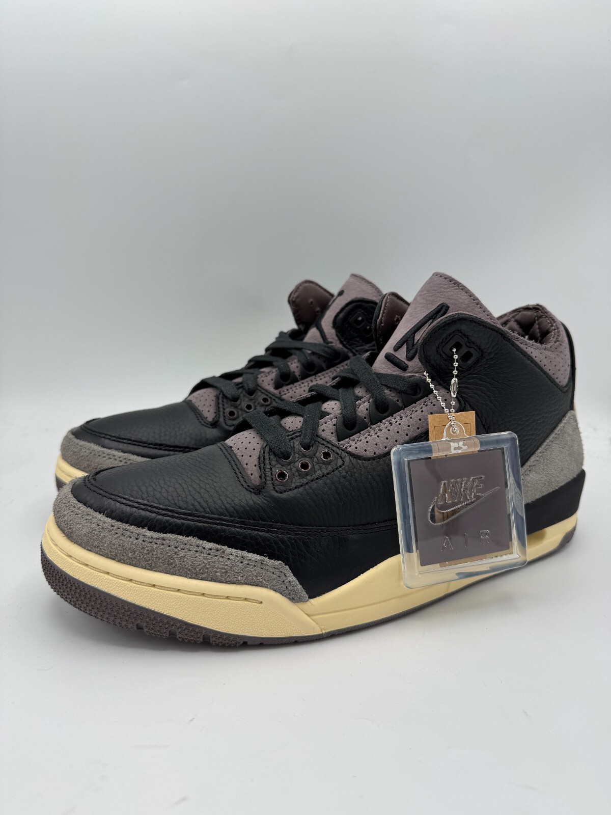 Size 9.5 M / 11 W - A Ma Maniere x Air Jordan 3 Retro While You Were Sleeping Size 9.5 M / 11 W - A Ma Maniere x Air Jordan 3 Retro While You Were Sleeping