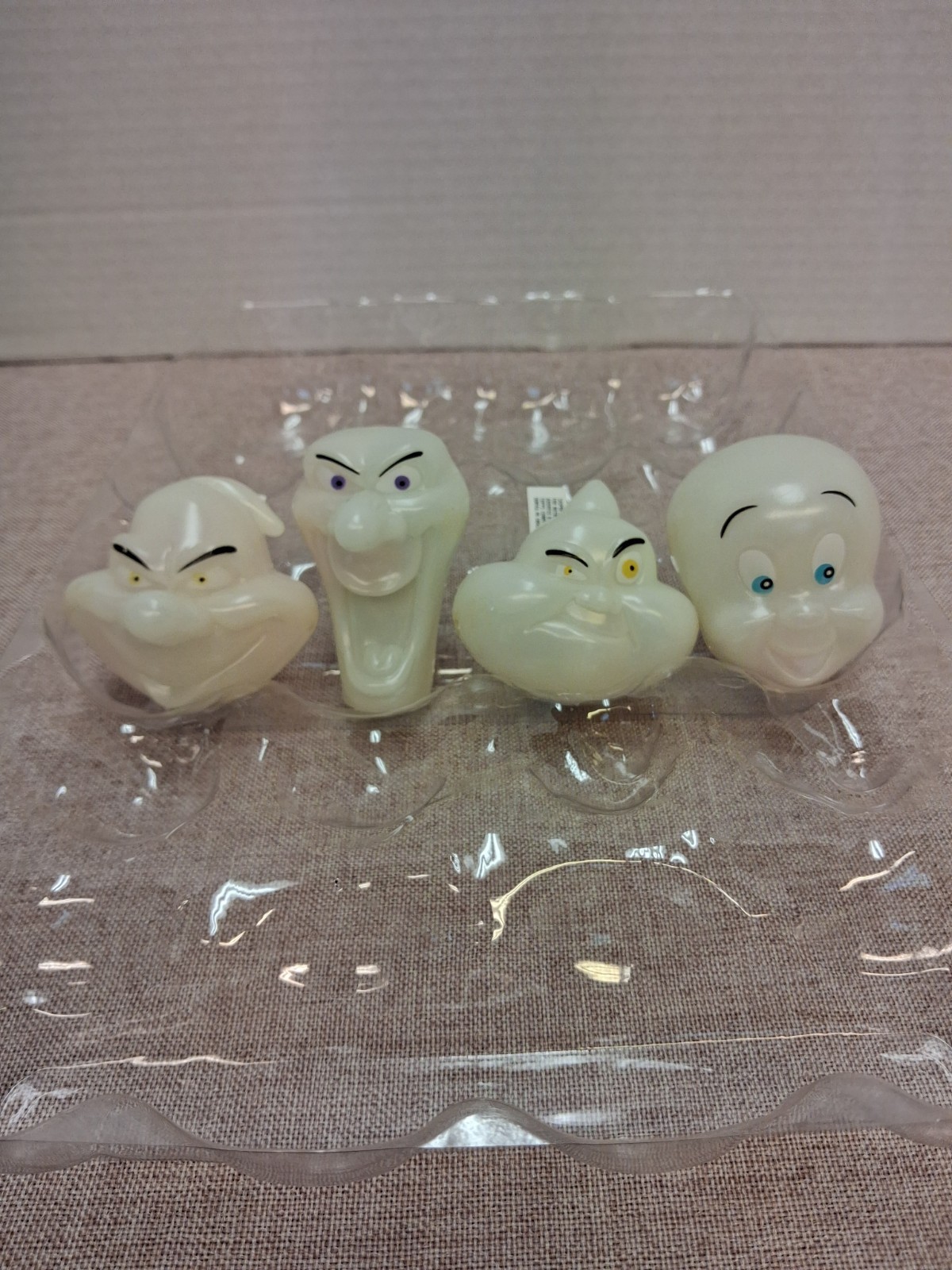 VINTAGE 1995 TOPPS LOT OF 4 CASPER THE GHOST CANDY GUM HEAD TOPPERS VINTAGE 1995 TOPPS LOT OF 4 CASPER THE GHOST CANDY GUM HEAD TOPPERS