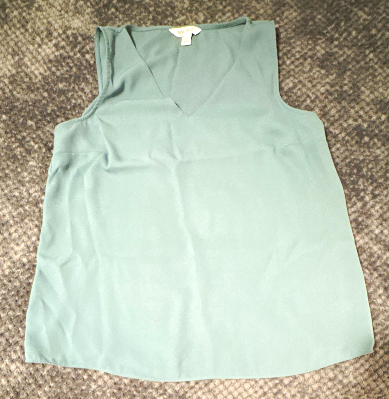 Nine West Women’s Green Solid V-Neck Sleeveless Pullover Blouse Size S