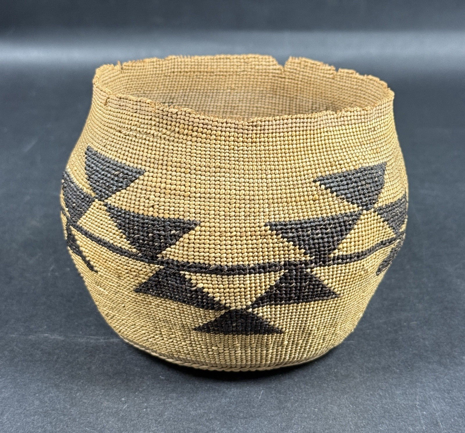 Antique c. 1930s Yokuts California Tribe Small Trinket Basket
